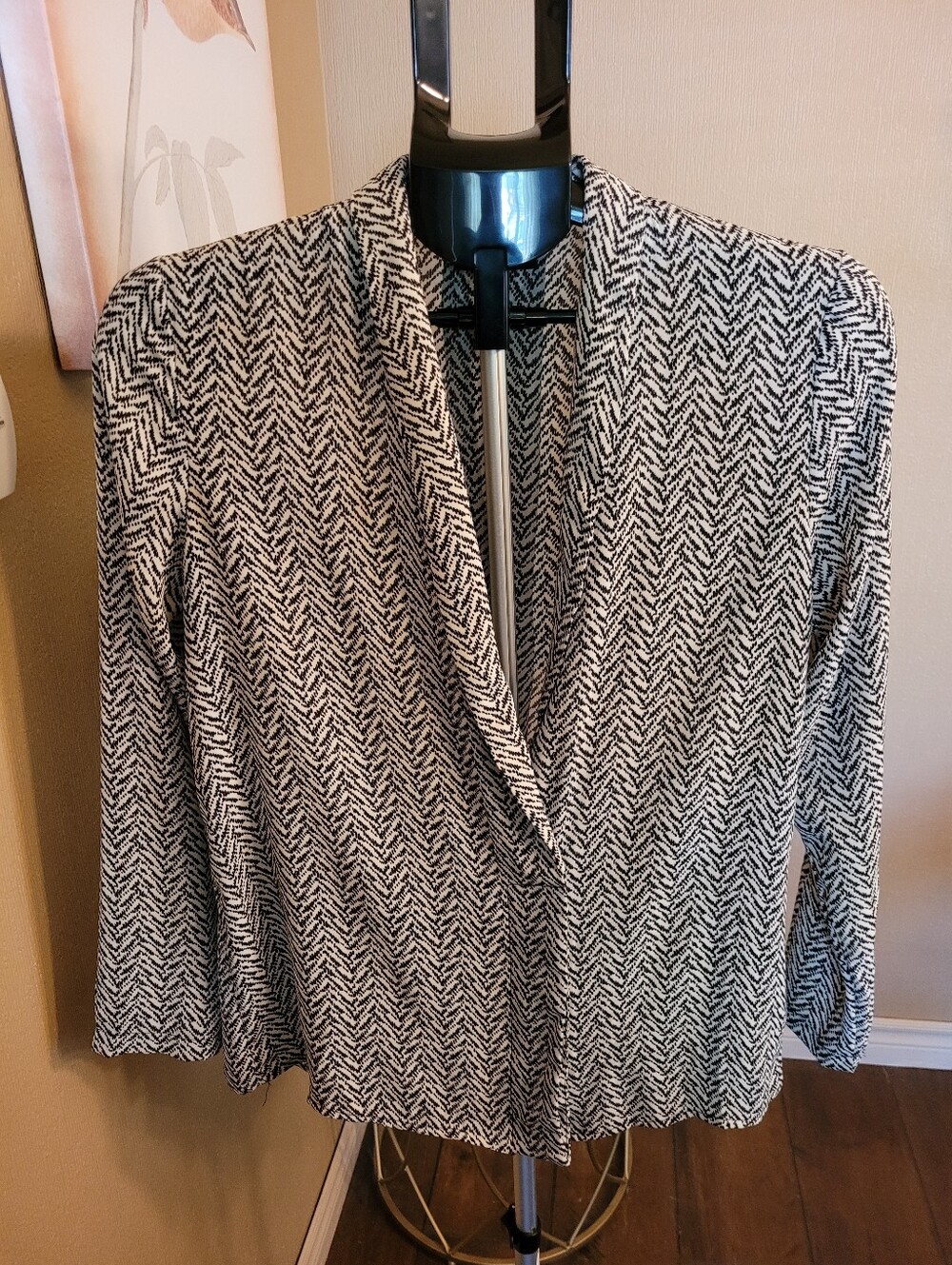 Lumiere Women's Black & White Patterned Long Sleeve Blouse